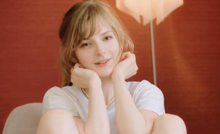 オランダ人YouTuberエラ・フレイヤ、デング熱で2週間入院していた